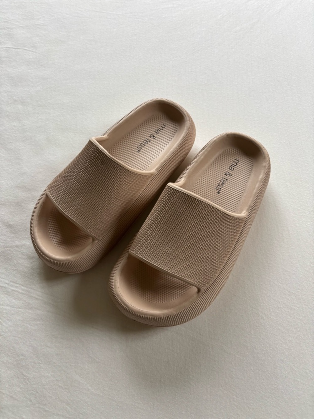 Mia & Tess pale pink cloud slides, size 35/36 (5/6)